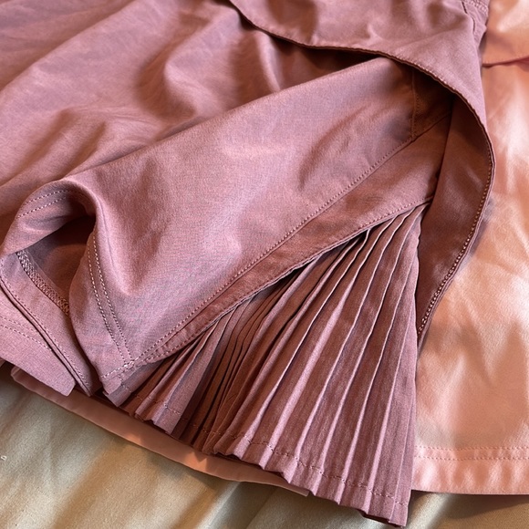 Lulu lemon skirt with ruffles - Picture 2 of 3